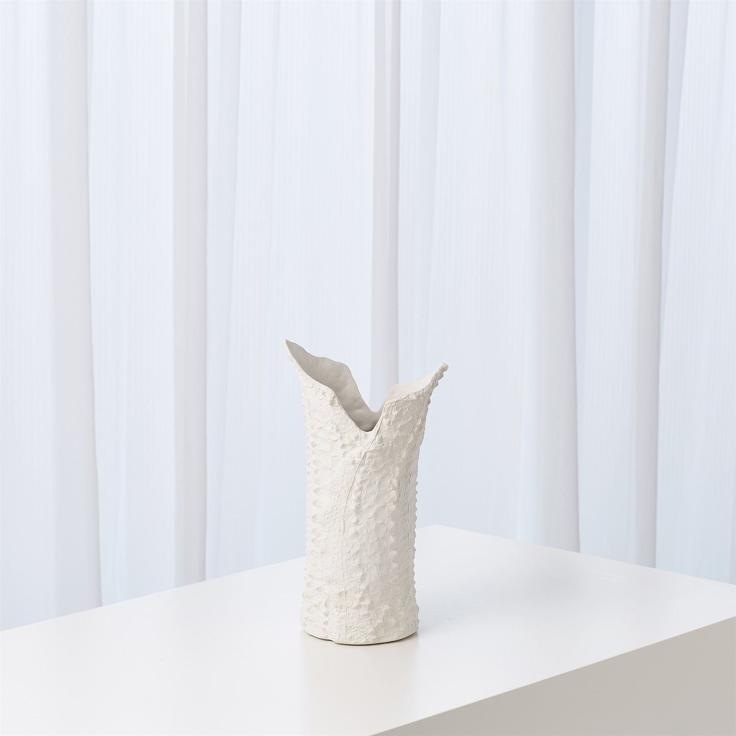 CROCODILE VASE-MATTE WHITE-SM