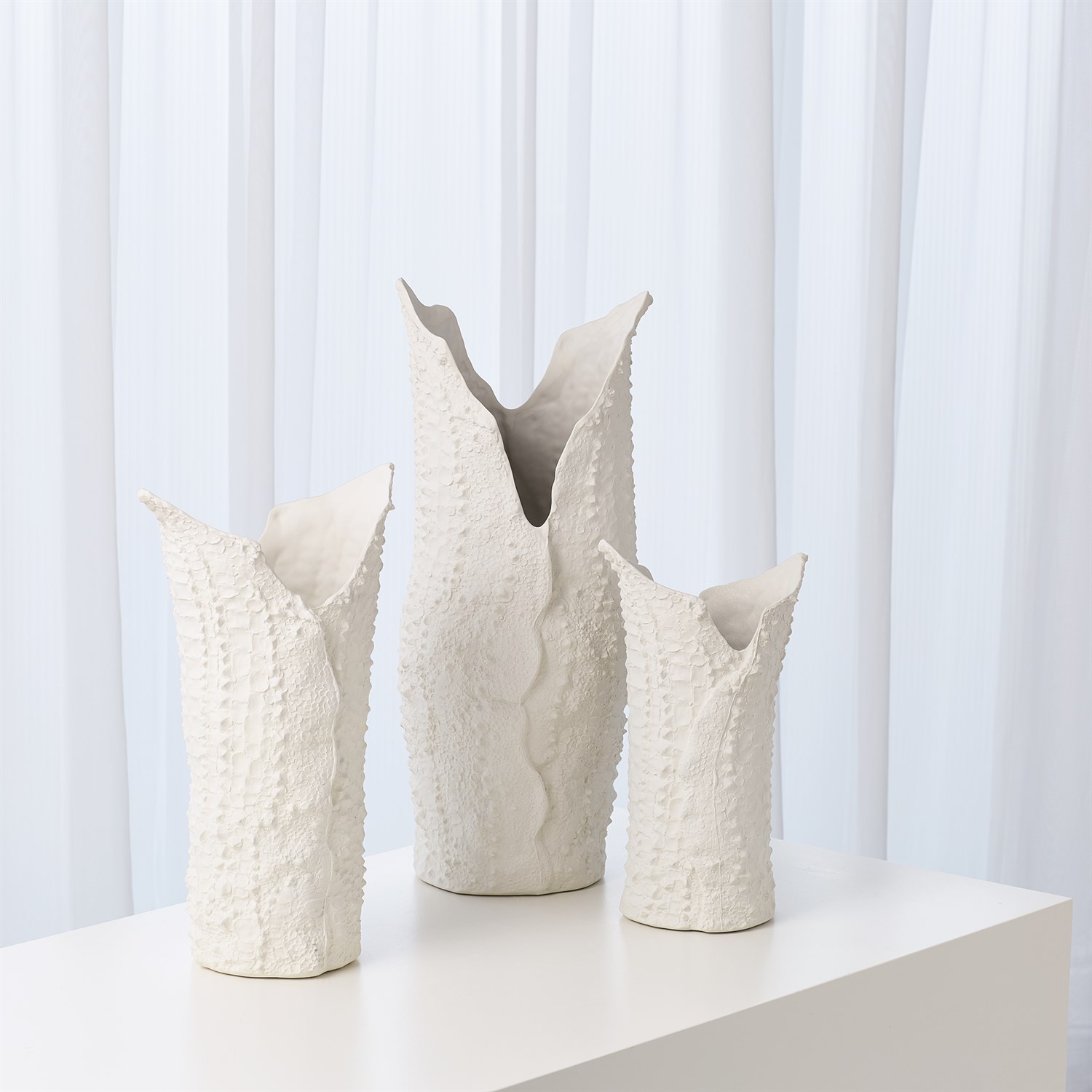 CROCODILE VASE-MATTE WHITE-SM