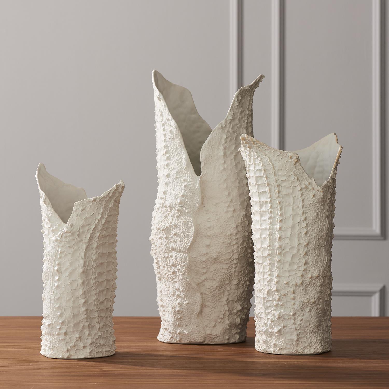 CROCODILE VASE-MATTE WHITE-SM