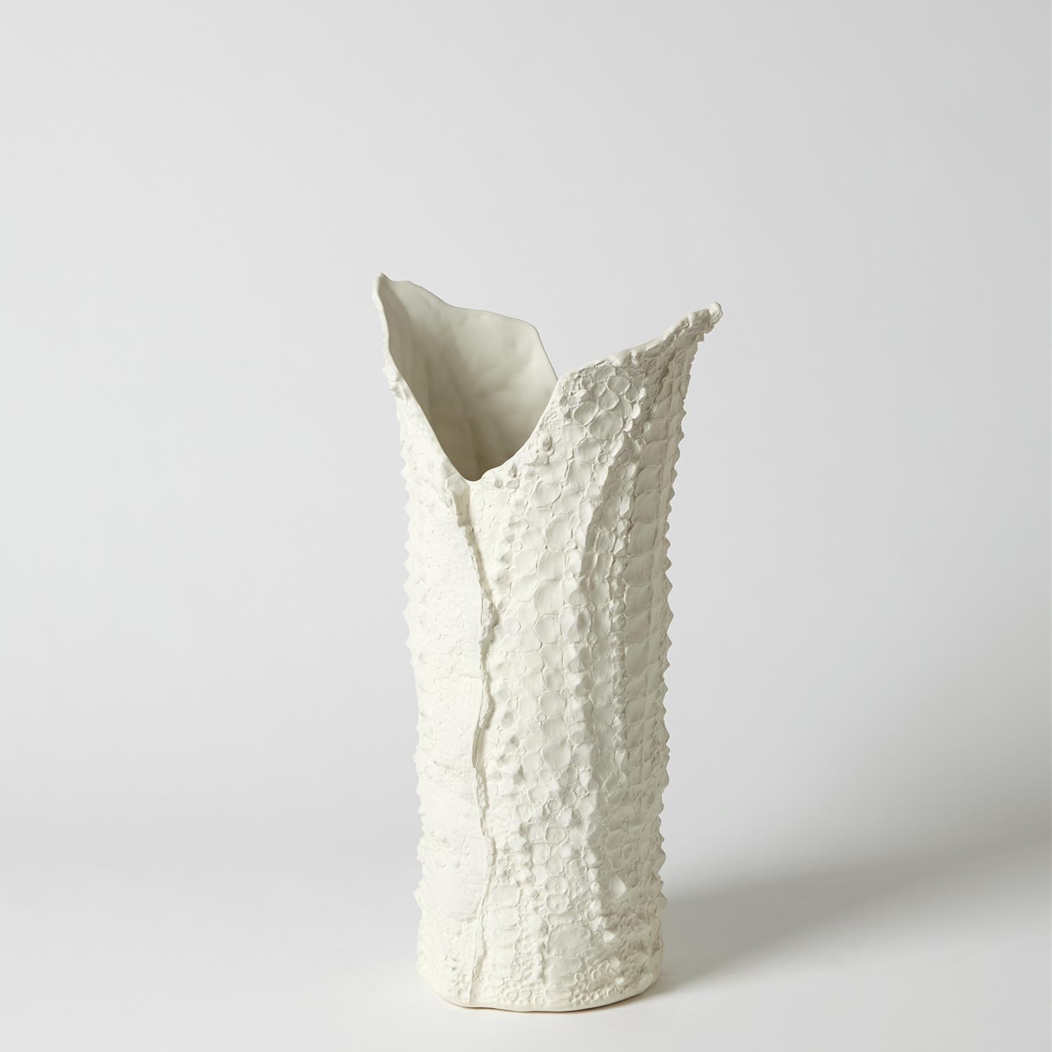 CROCODILE VASE-MATTE WHITE-MED