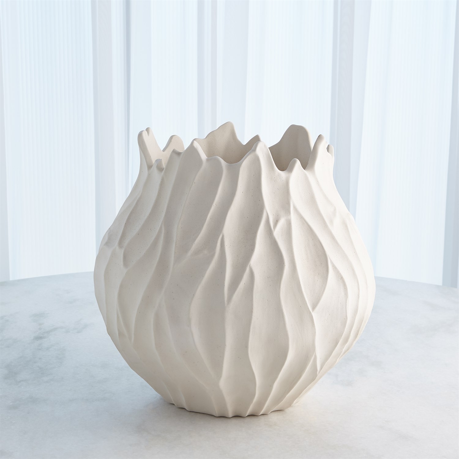 BLOOM VASE ROUND-MATTE WHITE